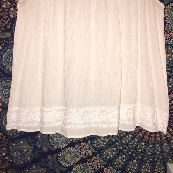 BEAUTIFUL WHITE TANK TOP - Picture 3 of 4